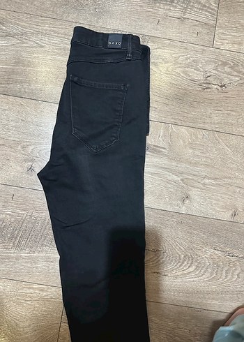 Siyah Kemerli Dar Kesim Kadın Jean - Görsel 4