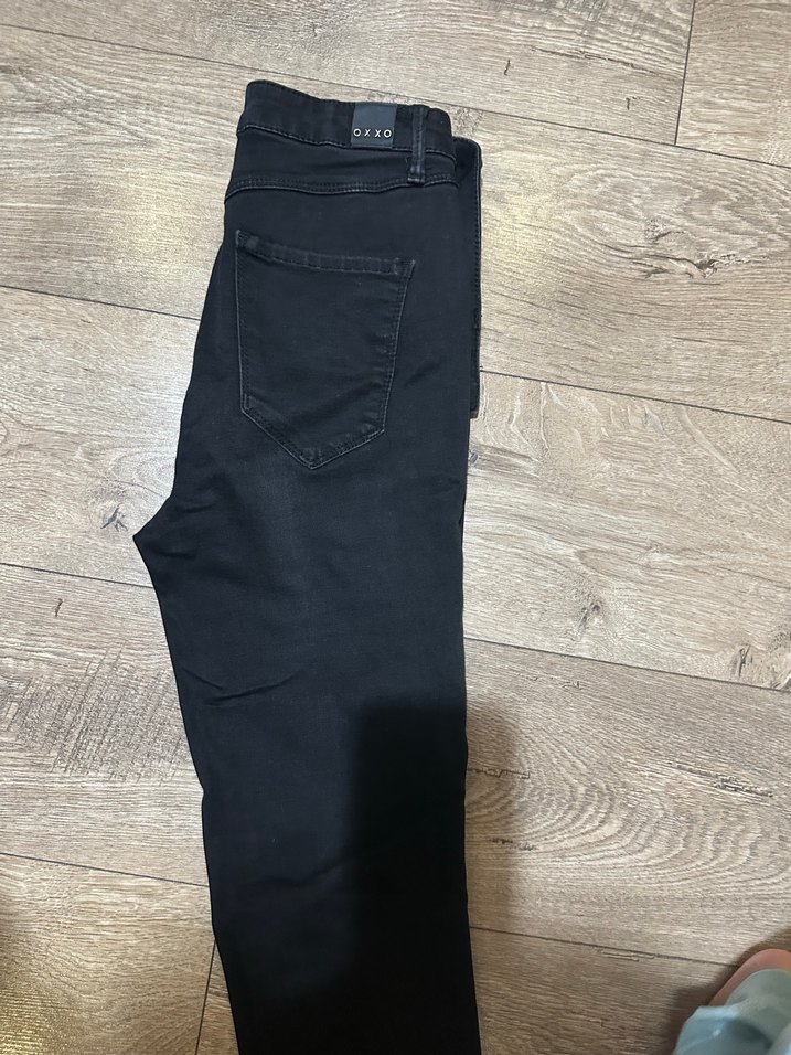 Siyah Kemerli Dar Kesim Kadın Jean - Görsel 4