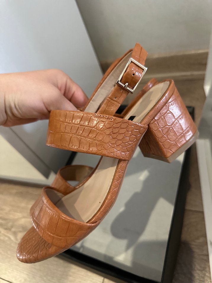 Kahverengi Deri Yılan Desenli Topuklu Sandalet - Görsel 2