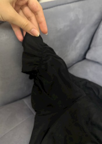 Siyah Kısa Kollu Fırfırlı Tişört - Görsel 2