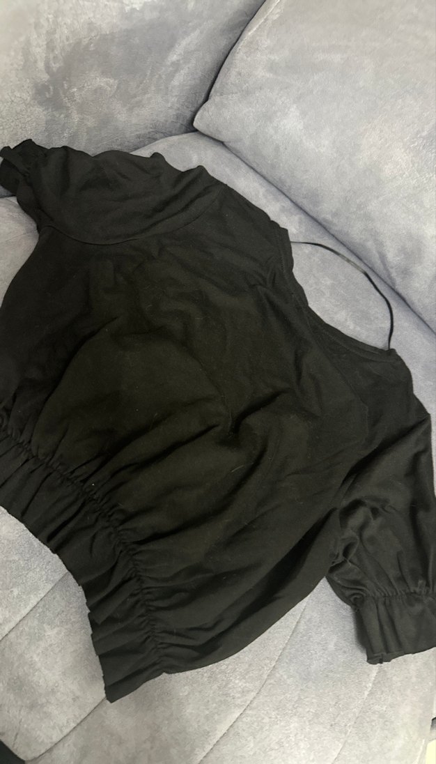 Siyah Kısa Kollu Fırfırlı Tişört - Görsel 3