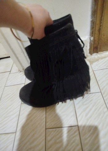 Siyah Süet Püsküllü Dolgu Topuklu Bot - Görsel 3