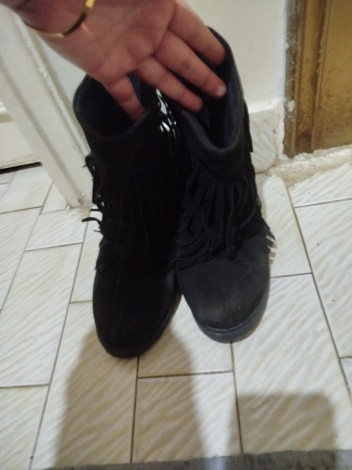 Siyah Süet Püsküllü Dolgu Topuklu Bot - Görsel 2