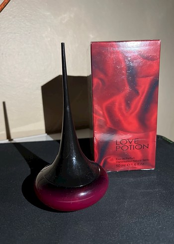 Love Potion Kadın Parfümü 50 ml - Görsel 3