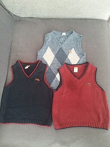 3 adet sweater. 