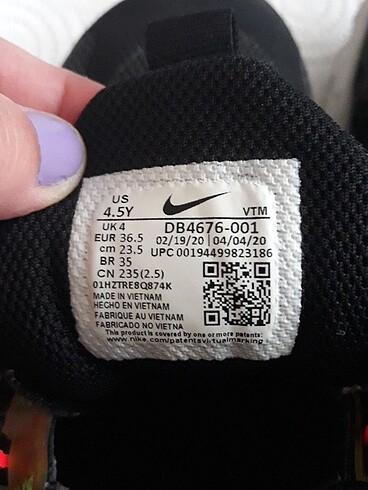36,5 numara Nike markali spor ayakkabı