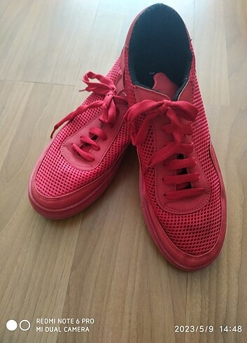 Kırmızı günlük/spor ayakkabı
