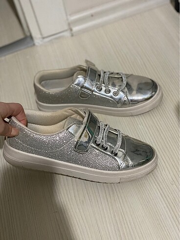 Golden Goose Model Ayakkabı