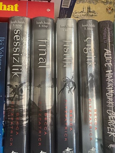 HUSH HUSH SERİSİ 4 KİTAP FISILTI ÇIĞLIK SESSİZLİK FİNAL