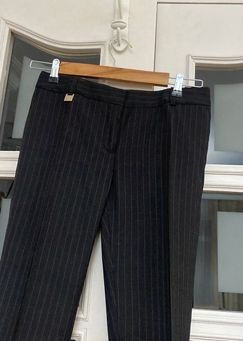 Siyah Çizgili Pilili Midi Kumaş Pantolon - Görsel 2