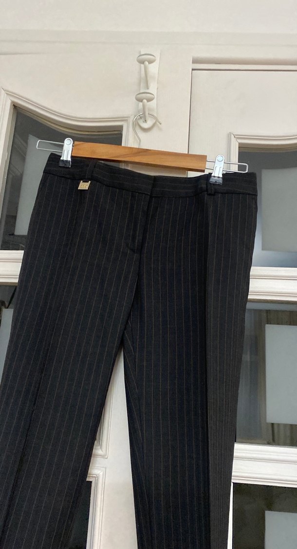 Siyah Çizgili Pilili Midi Kumaş Pantolon - Görsel 2