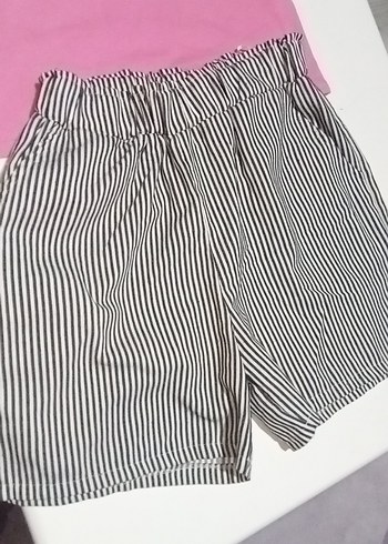 Kız Çocuk Çizgili Pileli Şort ve Koton omuzu açık kısakollu - Görsel 3