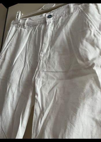 Beyaz Keten Rahat Kesim Mini Şort - Görsel 3