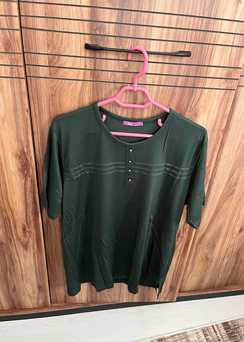 Düğmeli Koyu Yeşil Kadın Tişört - Görsel 2