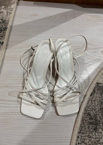 Beyaz Topuklu Kadın Sandalet - Görsel 2