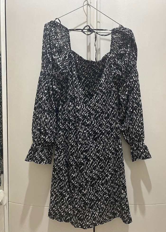 Siyah beyaz desenli elbise - Görsel 2