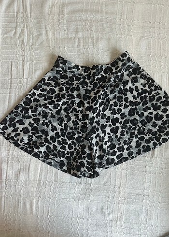 Zara Zara leopar desenli şort