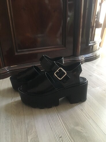 Siyah platform sandalet