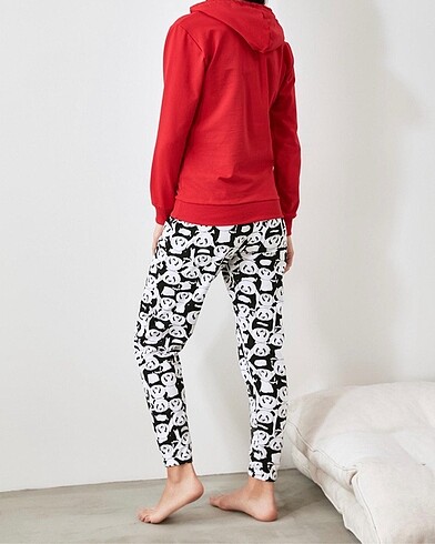 Trendyol & Milla Kırmızı Baskılı Kapüşonlu Örme Pijama Takımı