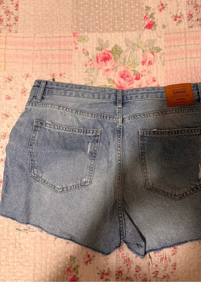 Stradivarius xl beden şort etek - Görsel 2