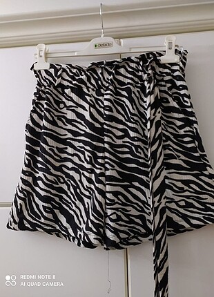 H&M Zebra desenli şort