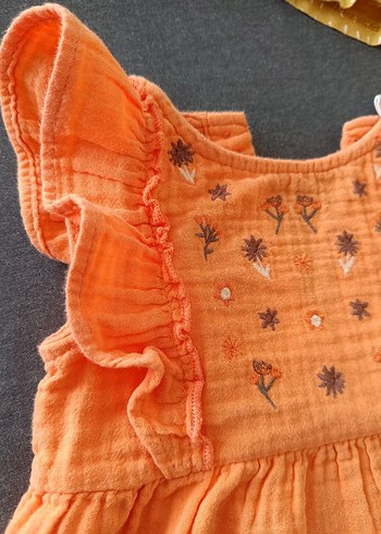 LC Waikiki Nakışlı Fırfırlı Turuncu Bebek Tulum