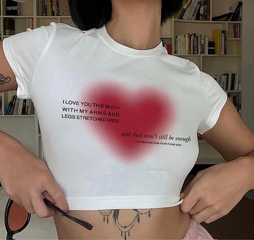 Beyaz Pembe Kalp Crop Tshirt
