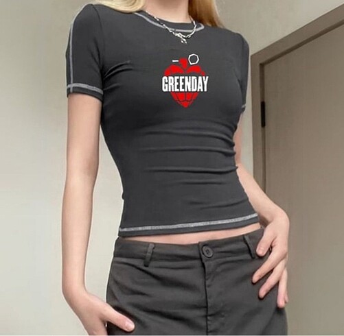 Green Day baskılı crop bluz