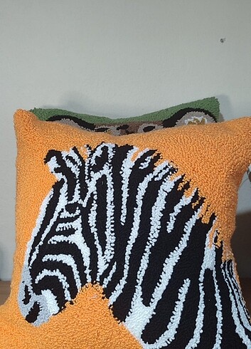 Punch zebra kırlent kılıfı