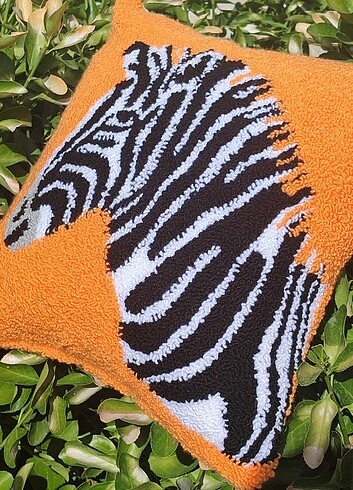  Beden Punch zebra kırlent kılıfı