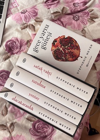 Stephenie Meyer 5 Kitap Seti - Alacakaranlık Serisi