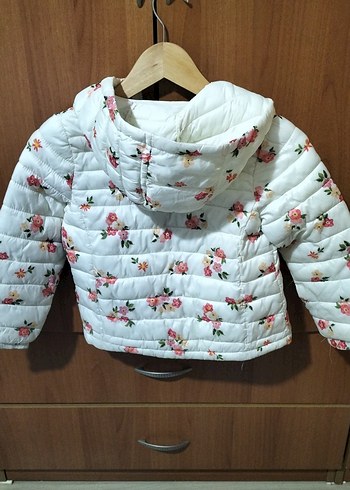 Çiçek Desenli Kapüşonlu Kız Mont - Görsel 5