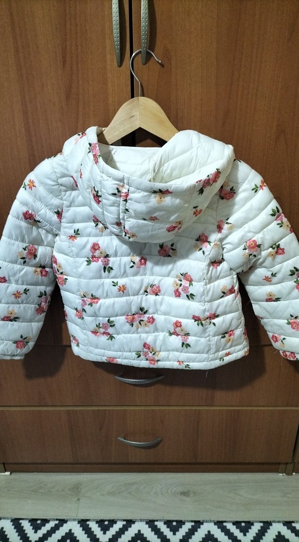 Çiçek Desenli Kapüşonlu Kız Mont - Görsel 5