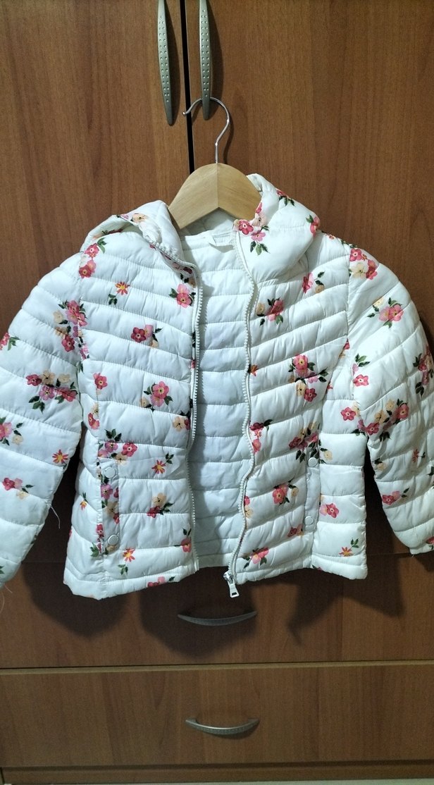 Çiçek Desenli Kapüşonlu Kız Mont - Görsel 2