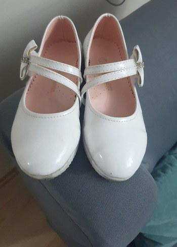 Kızlar için Beyaz Tokalı Bale Ayakkabısı - Görsel 2