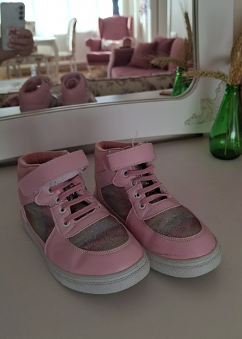 Flo Ayakkabı Kız Çocuk Pembe Bağcıklı ve Cırtlı Spor Ayakkabı
