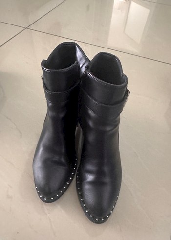 Tokalı Siyah Deri Kadın Topuklu Bot - Görsel 2