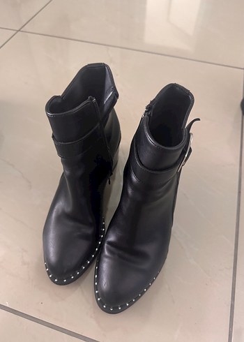 Tokalı Siyah Deri Kadın Topuklu Bot - Görsel 3