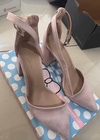 Pelinin Ayakkabıları 36