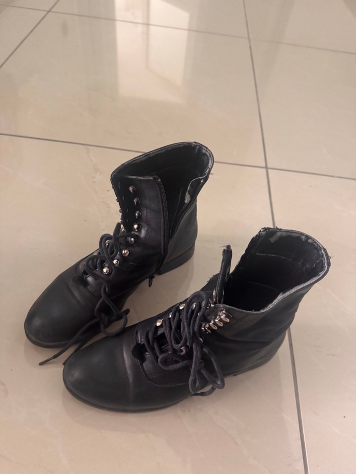 Siyah Deri Goth Tarzı Kadın Botları - Görsel 3