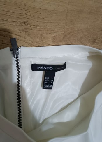 Mango Beyaz Piliseli Midi Kolsuz Elbise
