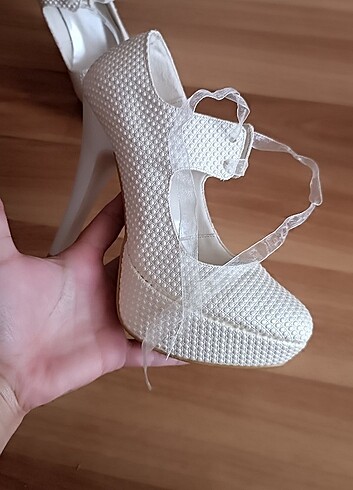 Zara Beyaz topuklu ayakkabı