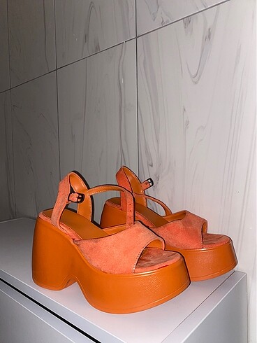 Dolgu topuk sandalet - Görsel 3