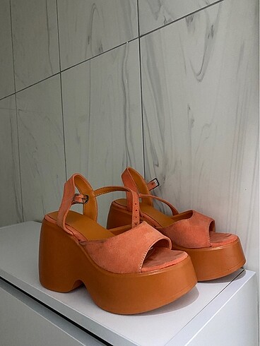 Dolgu topuk sandalet - Görsel 2