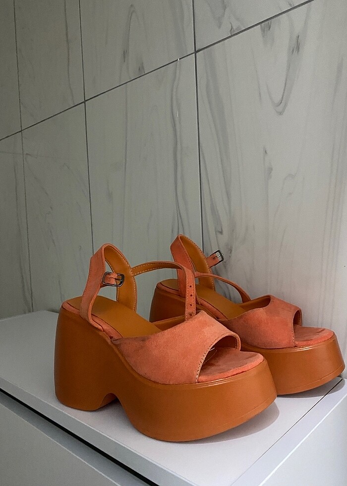 Dolgu topuk sandalet - Görsel 2