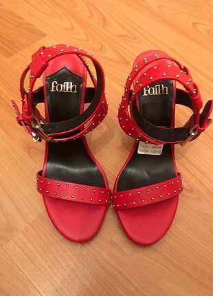 Faith Kırmızı Gold Detaylı Ayakkabı 