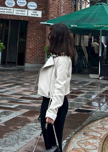 Beyaz kemerli deri ceket - Görsel 2