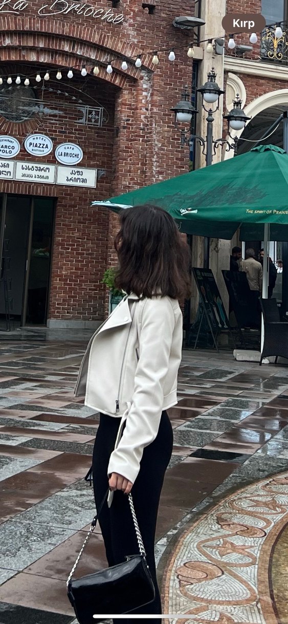 Beyaz kemerli deri ceket - Görsel 3