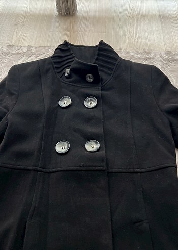 Düğmeli Siyah Kaban - Görsel 3