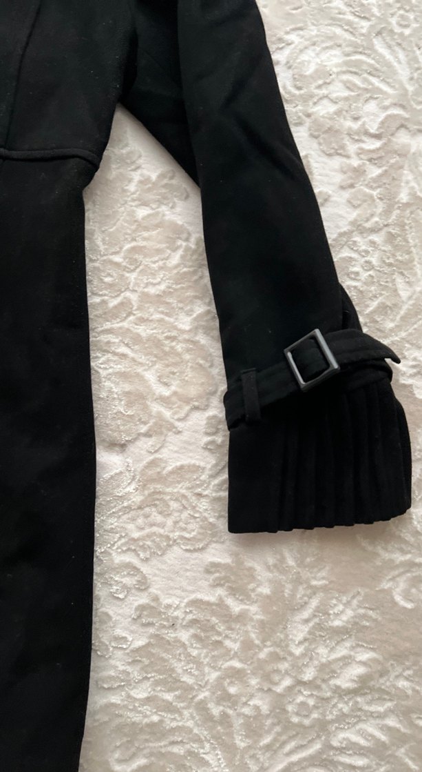 Düğmeli Siyah Kaban - Görsel 2